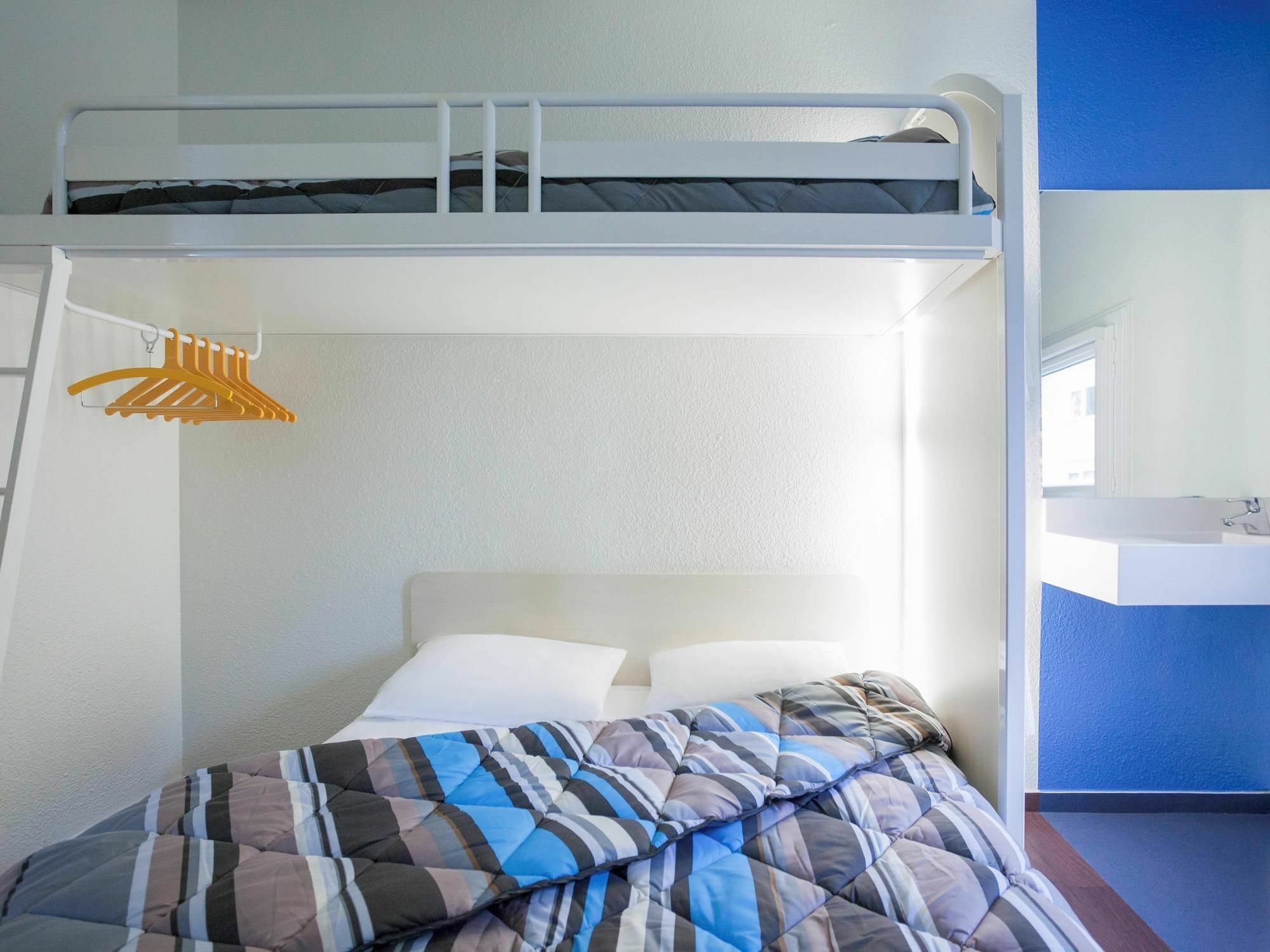 Hotelf1 Avignon Centre Courtine Gare Tgv Екстериор снимка